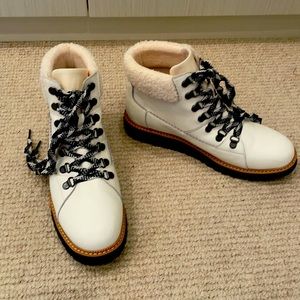 Size 8 Toms hiking boots